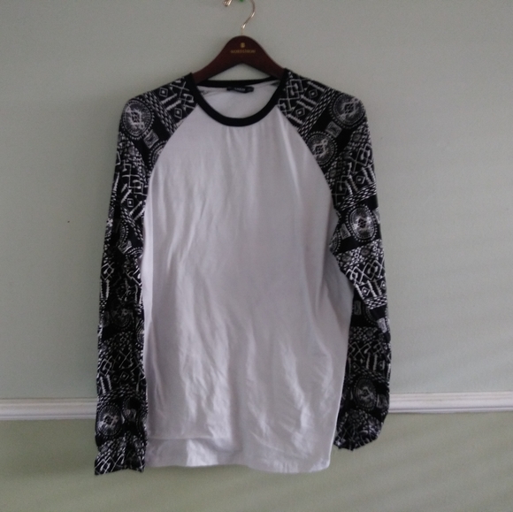 Shein Shirt Black and White w/sleeve pattern - Picture 1 of 6
